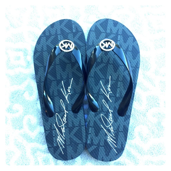 Michael Kors Shoes - 🆕Michael Kors Jet Set Flip Flops Michael Kors Shoes - 🆕Michael Kors Jet Set Flip Flops
